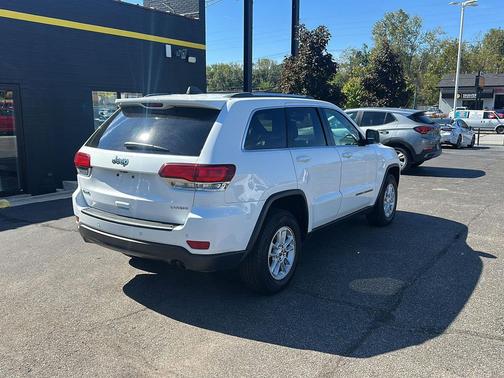 Bright White Clearcoat 2020 Jeep Grand Cherokee Laredo