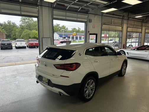 Alpine White 2022 BMW X2 xDrive28i