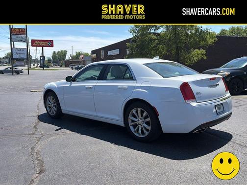 Bright White Clearcoat 2017 Chrysler 300 Limited