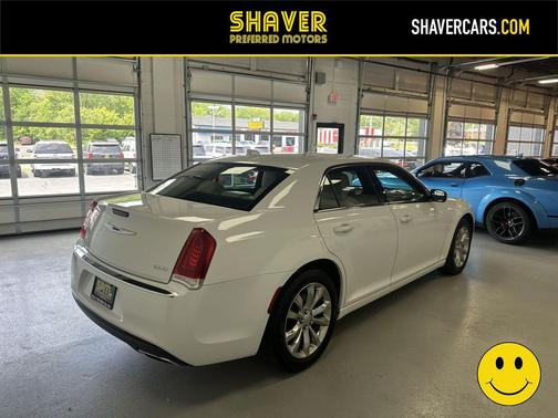 Bright White Clearcoat 2017 Chrysler 300 Limited