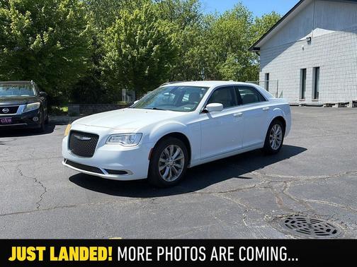 Bright White Clearcoat 2017 Chrysler 300 Limited
