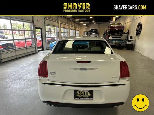 Bright White Clearcoat 2017 Chrysler 300 Limited