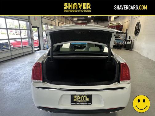 Bright White Clearcoat 2017 Chrysler 300 Limited