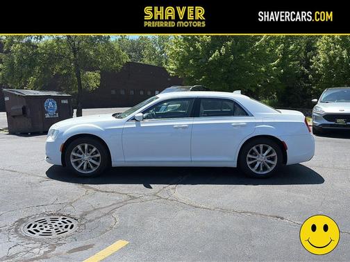 Bright White Clearcoat 2017 Chrysler 300 Limited