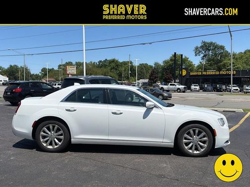 Bright White Clearcoat 2017 Chrysler 300 Limited