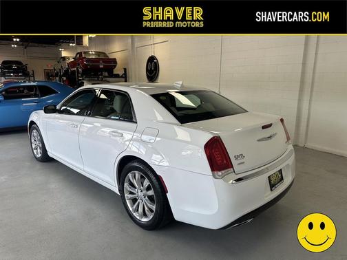 Bright White Clearcoat 2017 Chrysler 300 Limited