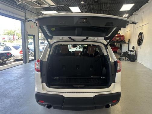 Crystal White Pearl 2020 Subaru Ascent Touring 7-Passenger