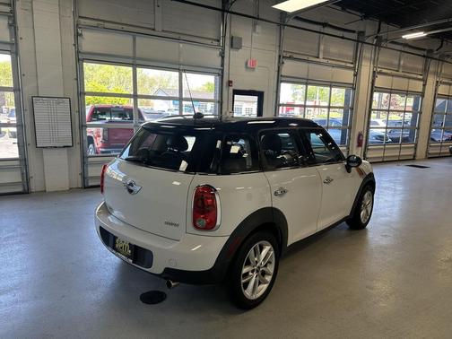 Light White 2011 MINI Cooper Countryman Base