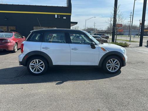 2011 MINI Cooper Countryman Base