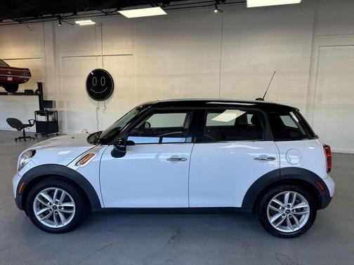 Light White 2011 MINI Cooper Countryman Base