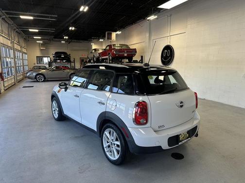 Light White 2011 MINI Cooper Countryman Base