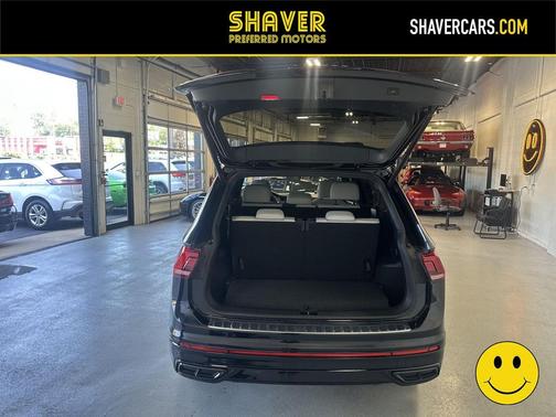 Deep Black Pearl 2023 Volkswagen Tiguan 2.0T SE R-Line Black