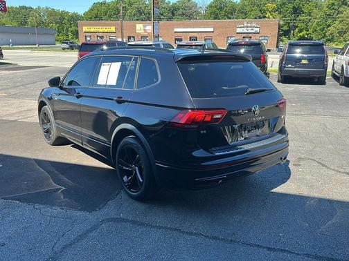 Deep Black Pearl 2023 Volkswagen Tiguan 2.0T SE R-Line Black