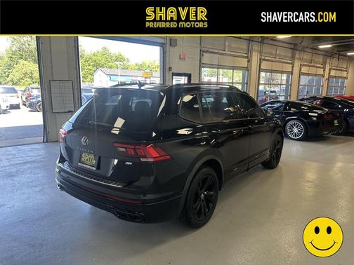 Deep Black Pearl 2023 Volkswagen Tiguan 2.0T SE R-Line Black