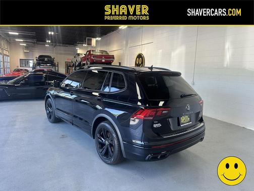 Deep Black Pearl 2023 Volkswagen Tiguan 2.0T SE R-Line Black