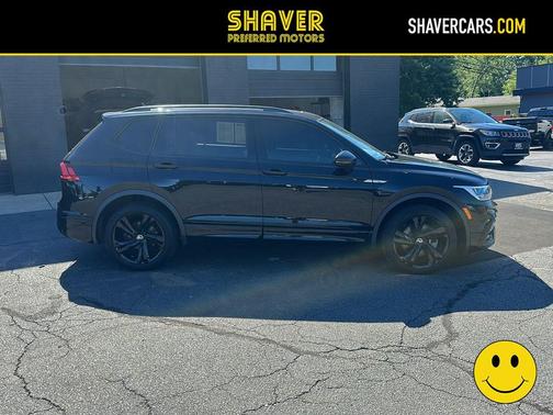 Deep Black Pearl 2023 Volkswagen Tiguan 2.0T SE R-Line Black