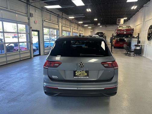 Platinum Gray Metallic 2022 Volkswagen Tiguan 2.0T SE 4MOTION
