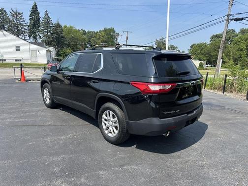 Mosaic Black Metallic 2018 Chevrolet Traverse LT Cloth