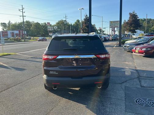 Black Currant Metallic 2018 Chevrolet Traverse LT Cloth