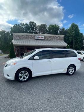 2016 Toyota Sienna LE
