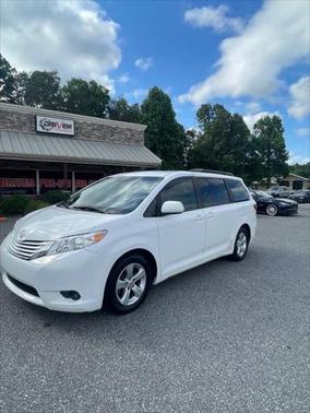 2016 Toyota Sienna LE