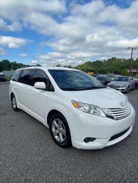 2016 Toyota Sienna LE
