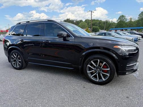2016 Volvo XC90 T6 Momentum