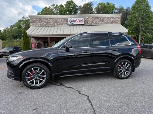 2016 Volvo XC90 T6 Momentum