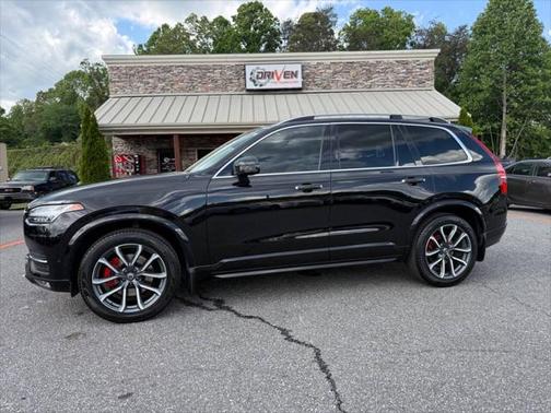 2016 Volvo XC90 T6 Momentum