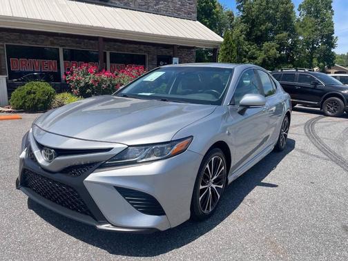Celestial Silver Metallic 2018 Toyota Camry SE