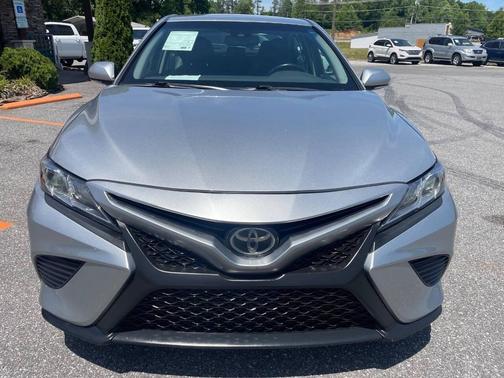 Celestial Silver Metallic 2018 Toyota Camry SE