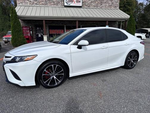 2020 Toyota Camry SE