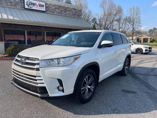 Blizzard Pearl 2017 Toyota Highlander LE