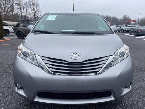 2017 Toyota Sienna XLE Premium