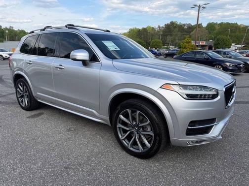 2019 Volvo XC90 T6 Momentum