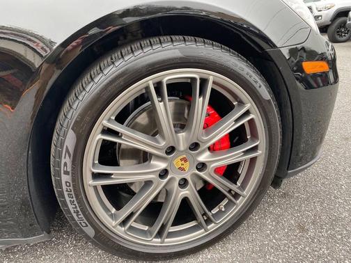2018 Porsche Panamera 4S