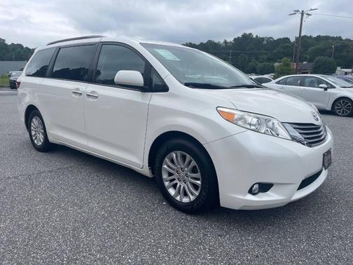 2017 Toyota Sienna XLE
