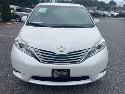 2017 Toyota Sienna XLE