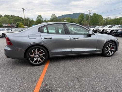 2019 Volvo S60 T6 Momentum