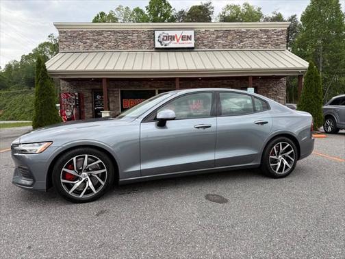 2019 Volvo S60 T6 Momentum