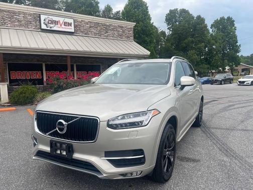 Luminous Sand Metallic 2018 Volvo XC90 T6 Momentum