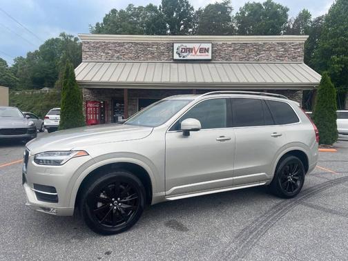 Luminous Sand Metallic 2018 Volvo XC90 T6 Momentum