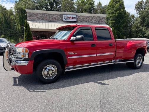 Fire Red 2004 GMC Sierra 3500 SLE Crew Cab