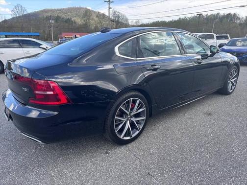2019 Volvo S90 T5 Momentum
