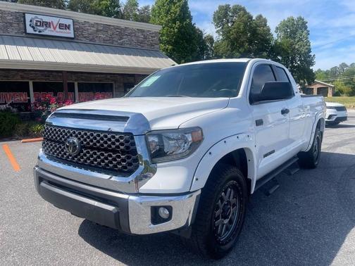 Super White 2018 Toyota Tundra SR5