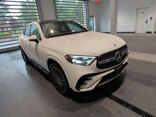 MANUFAKTUR Moonlight White Metallic 2024 Mercedes-Benz GLC 300 4MATIC Coupe