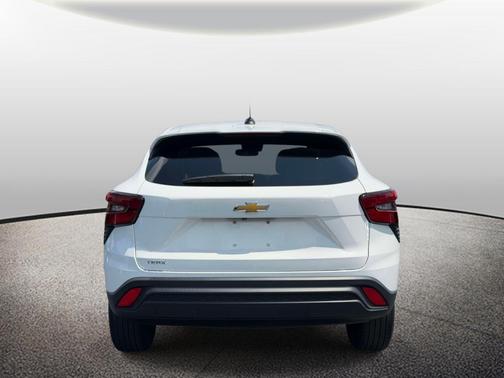 Summit White 2024 Chevrolet Trax LS
