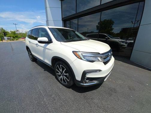 White 2019 Honda Pilot Elite