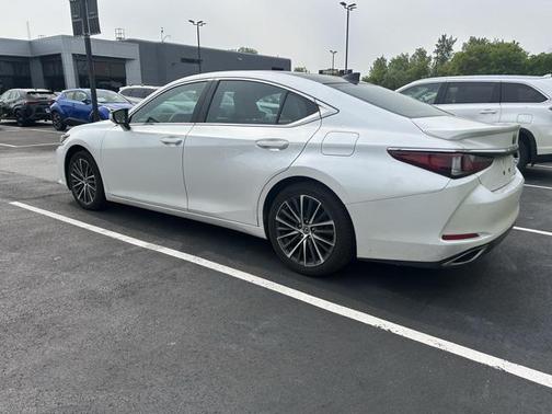 2022 Lexus ES 350 Base