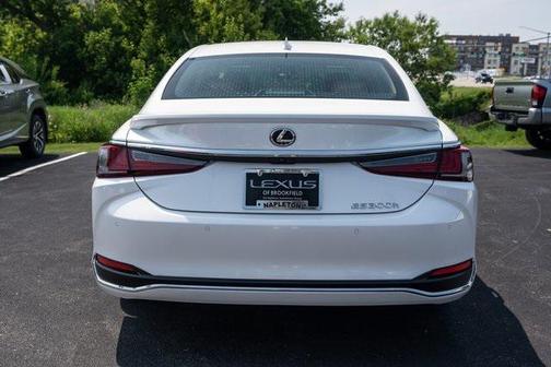 2025 Lexus ES 300h Luxury